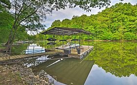 Lake Barkley Home Private Dock, Kayaks, Fire Pit!